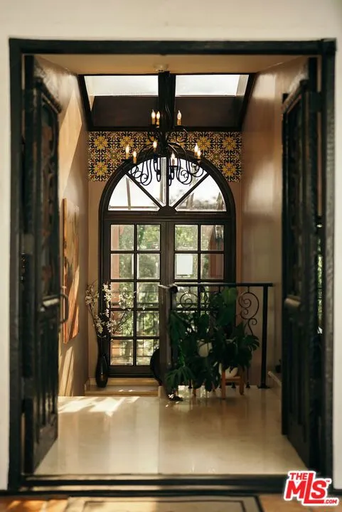 1664 Las Flores Drive, Glendale, California 91207 home-pic-4